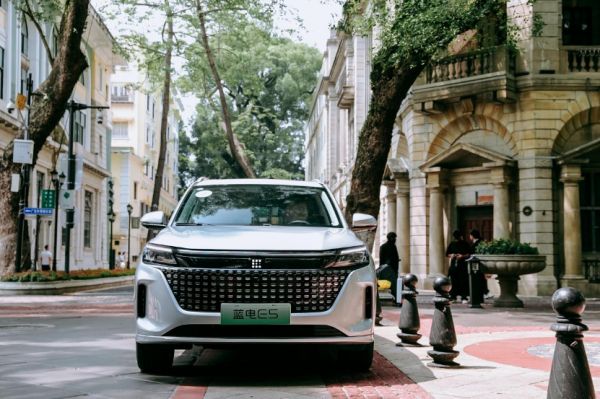 同为10万级别插混SUV:蓝电E5全方位领先,比启辰大V DD-i更胜一筹!