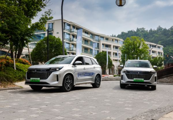 同样是买插混SUV;蓝电E5比欧尚Z6 iDD便宜3万;还有7座可选
